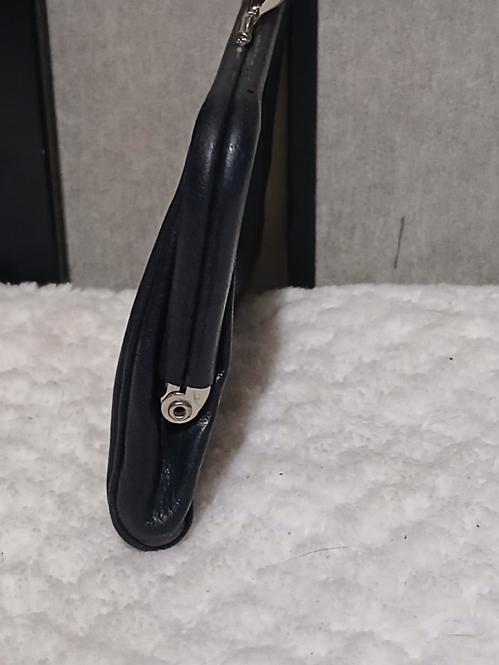 Fossil Black Leather Kiss-Lock Clutch - Picture 4 of 6